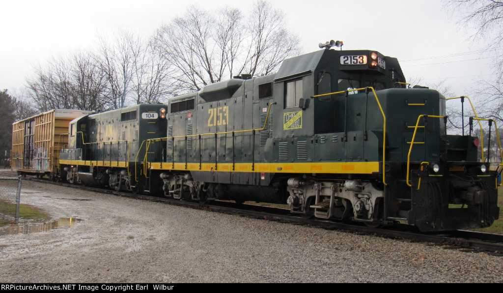 Ohio South Central Railroad (OSCR ) 2153 & 104